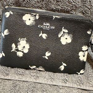 Coach Corner Zip Wristlet with Floral Print-NEW
